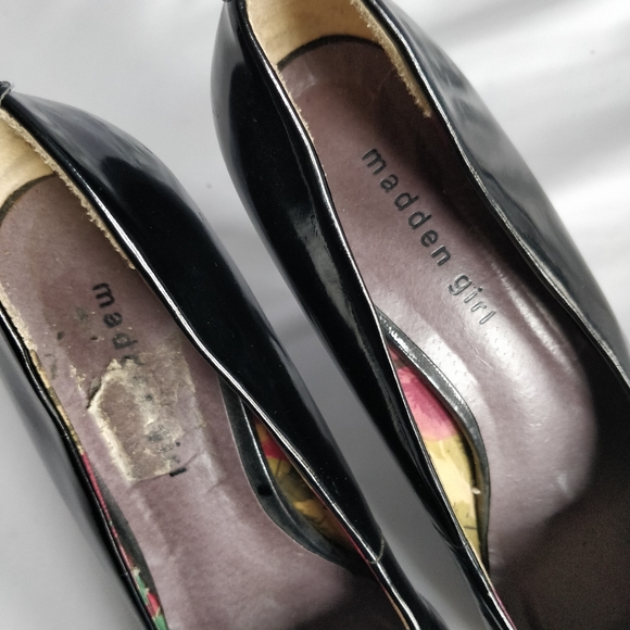 Madden Girl Black Heels 10 - Picture 5 of 8